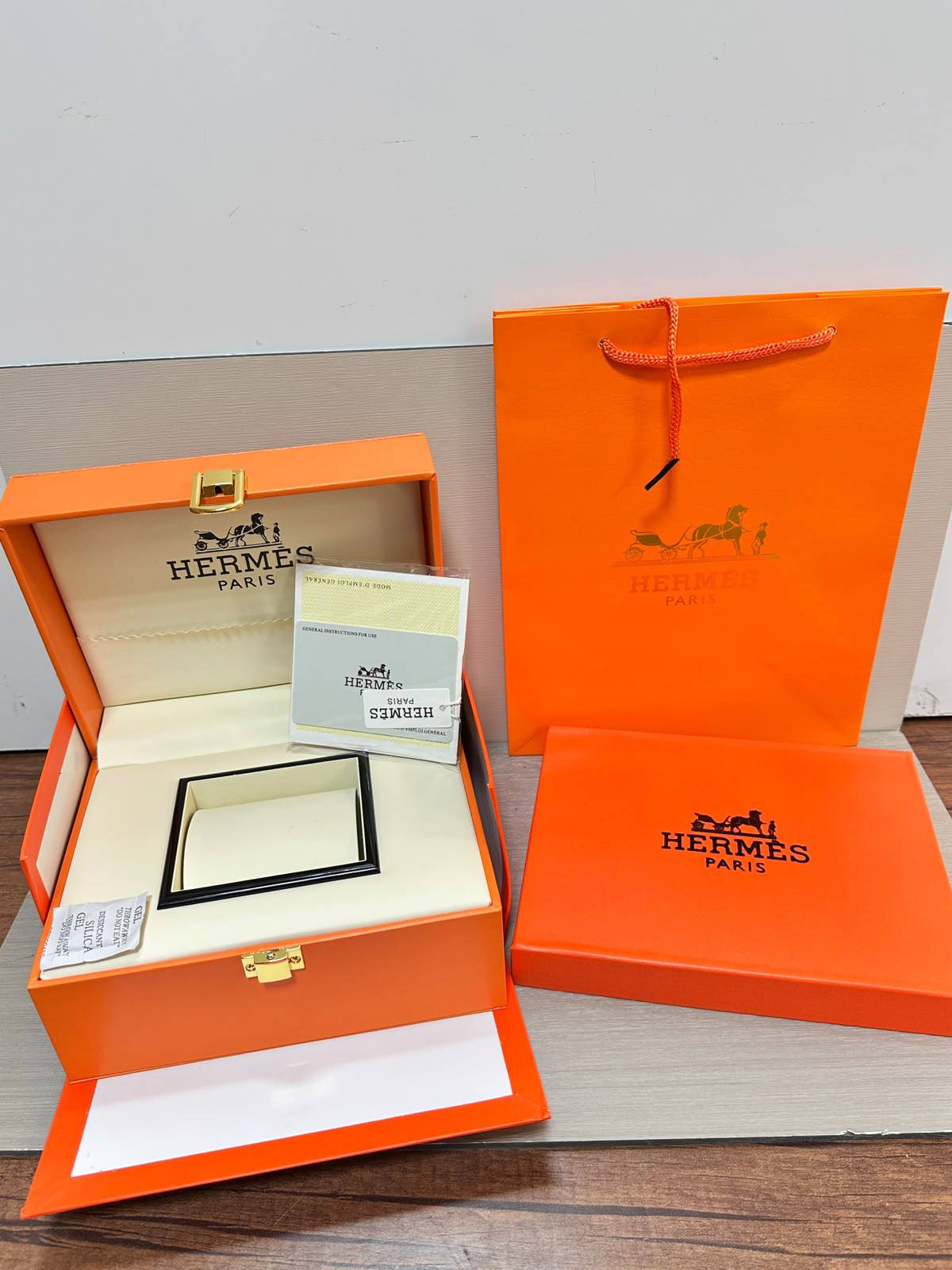 Original box

50 dhs🇦🇪🇦🇪

Zain85
♥️♥️♥️