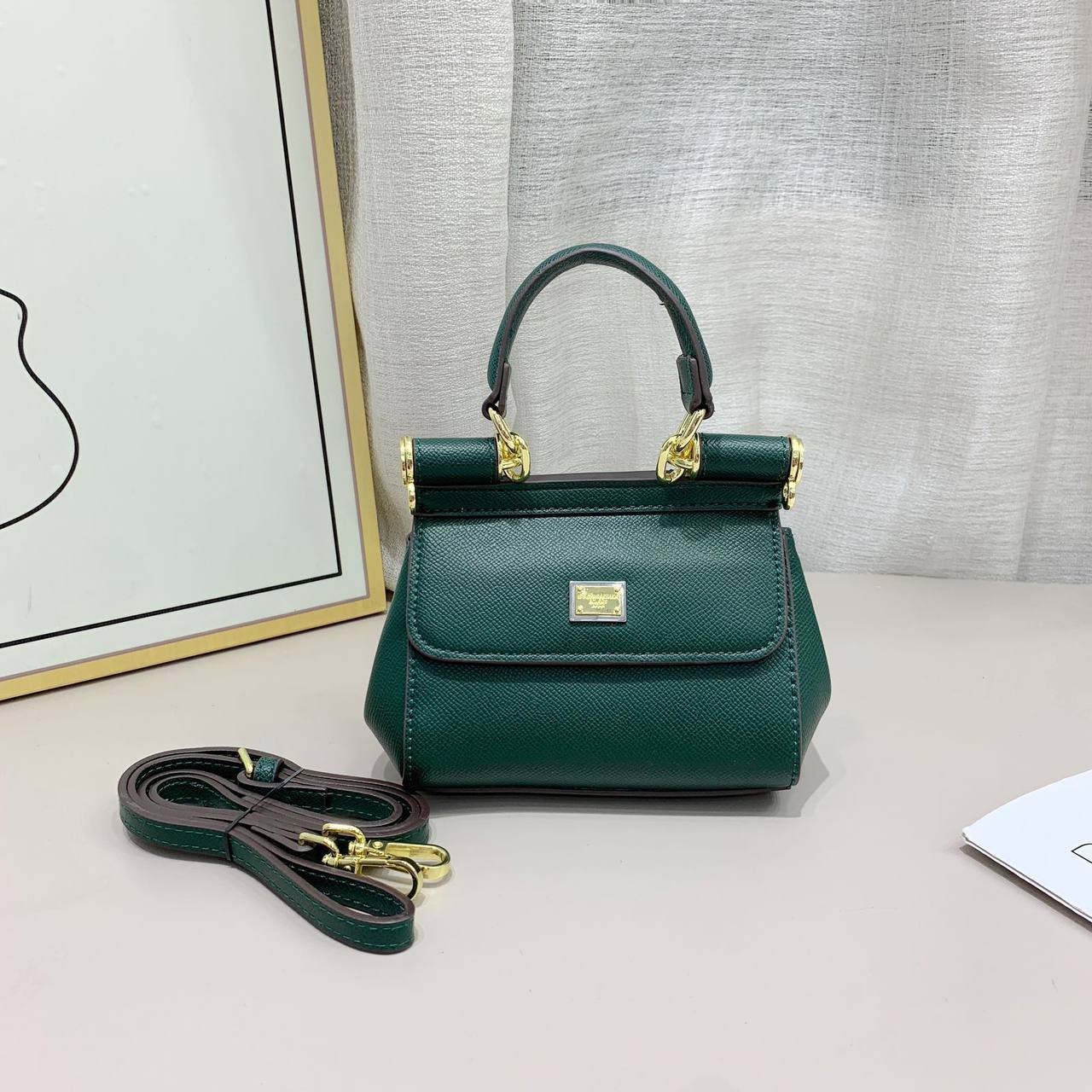 D&G

new came 

good quality 

with box 
🎁🎁🎁

90 dhs🪙🖤

Zain39
♥️♥️♥️