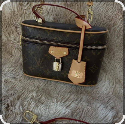 LV
with box
100 dhs✅

Zain143
♥️♥️♥️
