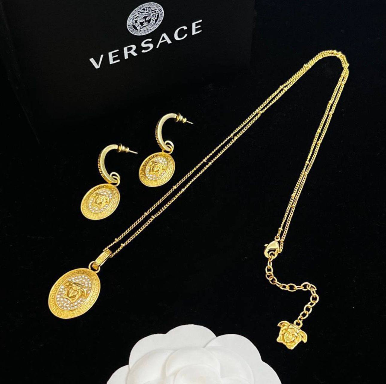 Versace - Chanel
SET✨💫
NECKLACE
EARRING
WITH BOX AND PAPER BAG🛍️🎁
105 DHS👑

Zain89
♥️♥️♥️