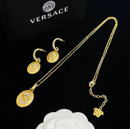 Versace - Chanel
SET✨💫
NECKLACE
EARRING
WITH BOX AND PAPER BAG🛍️🎁
105 DHS👑

Zain89
♥️♥️♥️