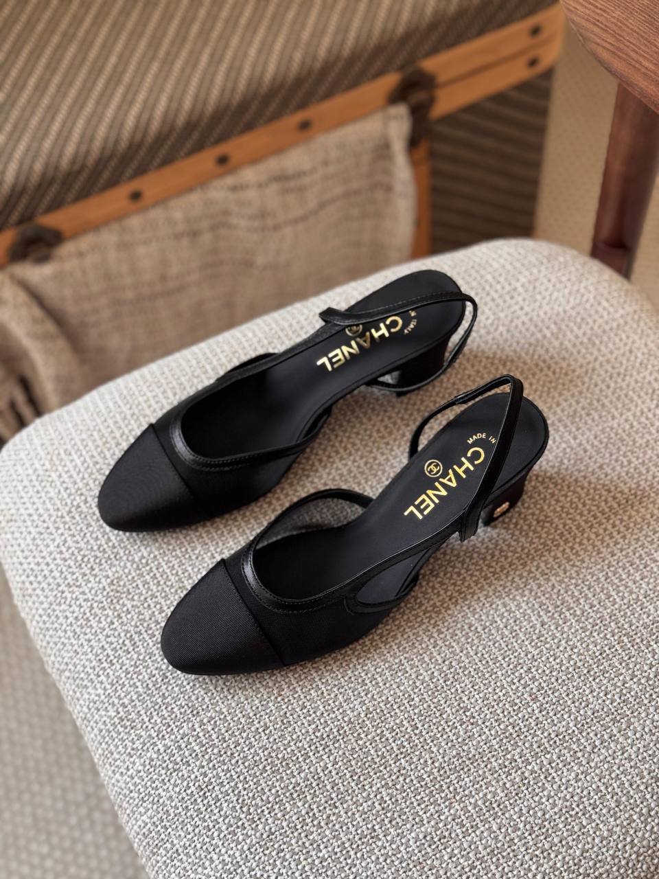 CHANEL 🖤
🤩Available new 😍😍
Size: 36 to 41
Super master quality 
450 dhs✅

Zain198
♥️♥️♥️