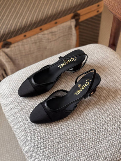 CHANEL 🖤
🤩Available new 😍😍
Size: 36 to 41
Super master quality 
450 dhs✅

Zain198
♥️♥️♥️