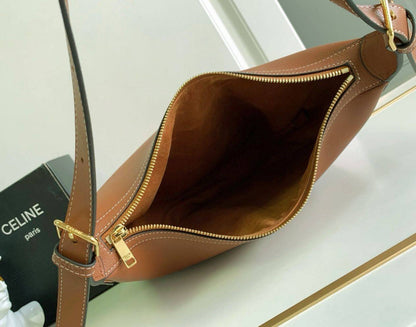 CELINE 
NEW CAME 
GOOD QUALITY 
105 dhs👑

Zain39
♥️♥️♥️