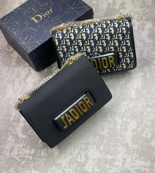 Dior
JA DIOR 
 with box  
🎁🎁🎁

good quality 
Big 130 dhs✅
Small 120 dhs✅

Zain175
♥️♥️♥️