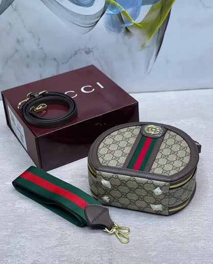 Gucci
High Quality
180 dhs👑

with box 
🎁🎁🎁

Zain175
♥️♥️♥️