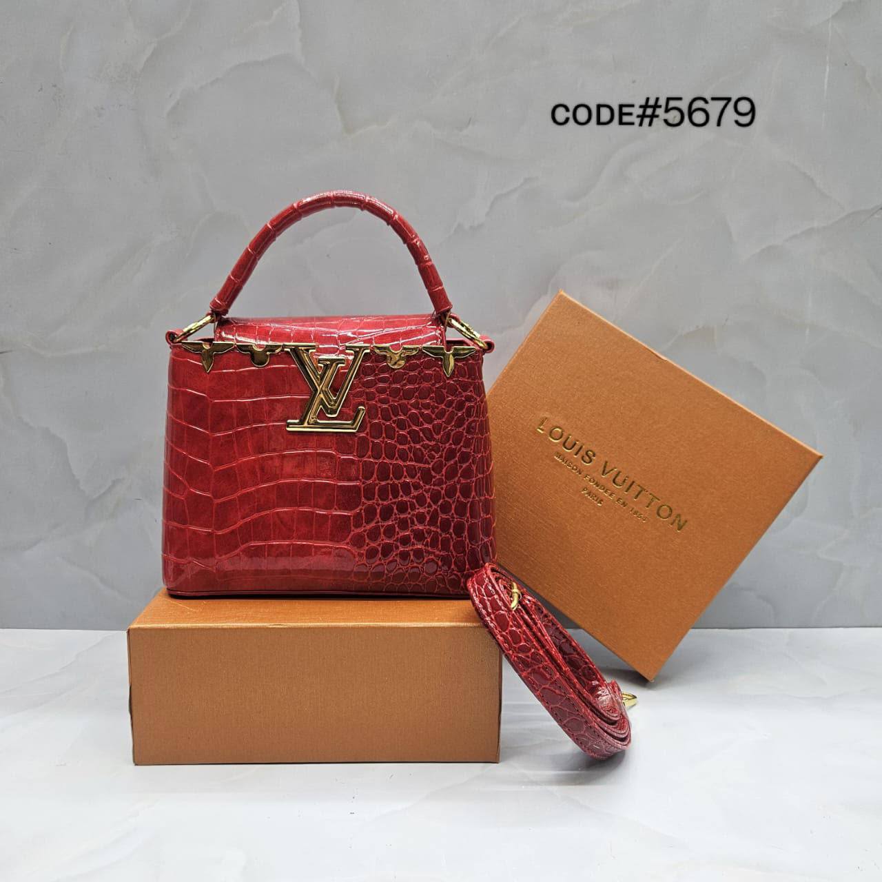 LV
ᴄᴀᴘᴜᴄɪɴᴇs ᴄʀᴏᴄᴏᴅɪʟᴇ
ɢʟᴏssʏ ʟᴇᴀᴛʜᴇʀ ᴍᴀᴛᴇʀɪᴀʟ
ɢᴏʟᴅ ʜᴀʀᴅᴡᴀʀᴇ
sɪᴢᴇ : 20cm
ᴡɪᴛʜ box 
75 dhs✅

Zain56
♥️♥️♥️