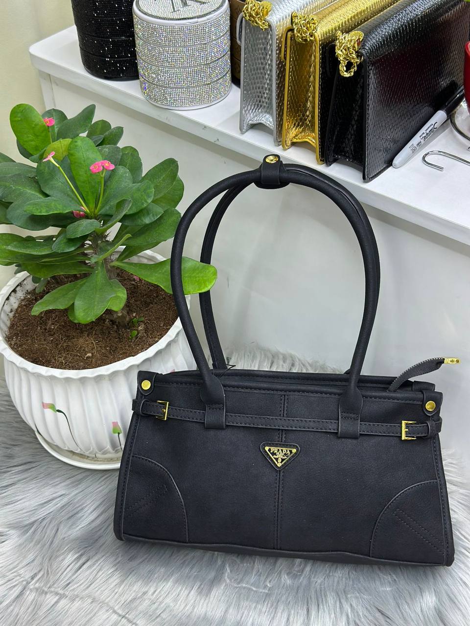 Prada
New
100 dhs🪙🌨️

Zain244
♥️♥️♥️