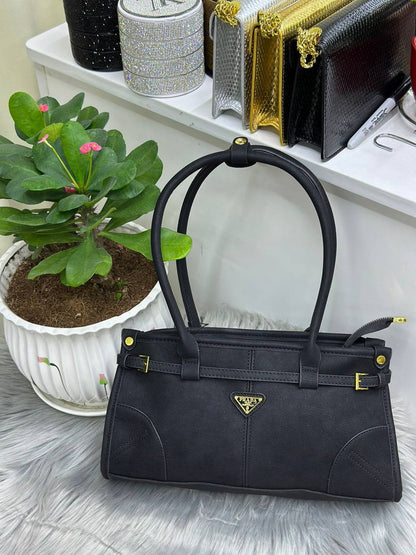 Prada
New
100 dhs🪙🌨️

Zain244
♥️♥️♥️
