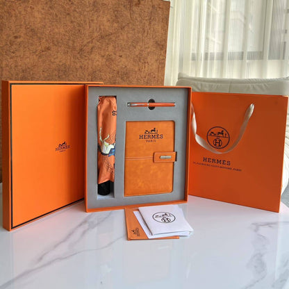 Full set 
With box and paper bag
🎁🎁🎁

175 dhs

Zain205
♥️♥️♥️