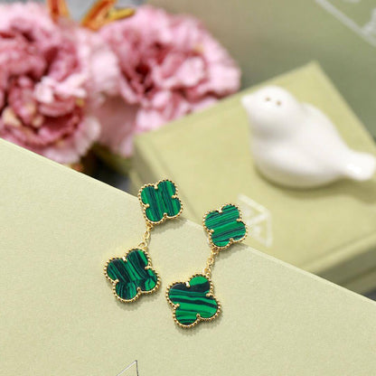 VCA 💫✨
       *Earrings 2 FLOWER*     💎
65 dhs🪙🌨️
             _WITH_
        *GOOD Box*📦
🎁🎁🎁


Zain89
♥️♥️♥️