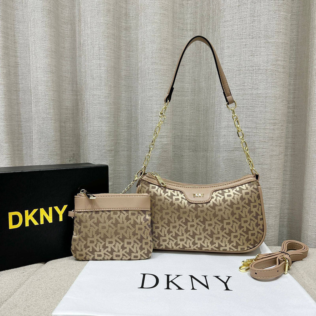 DKNY

 NEW CAME 

GOOD QUALITY 

WITH BOX 

90 dhs🇦🇪🇦🇪

Zain39
♥️♥️♥️