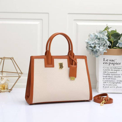 Burberry
100 dhs✅

Zain07
♥️♥️♥️