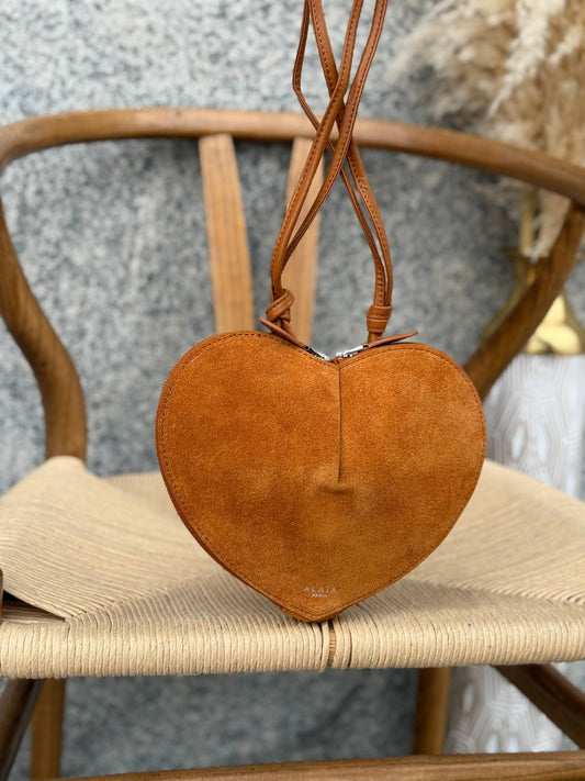 Available Again✨✨✨
ALAIA
21cm
330 dhs🪙🌨️
Top quality 
With box🎁

Zain167
♥️♥️♥️