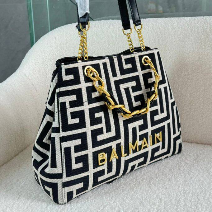 BALMAIN 
COPY ONE NEW CAME
175 dhs❤️

Zain39
♥️♥️♥️