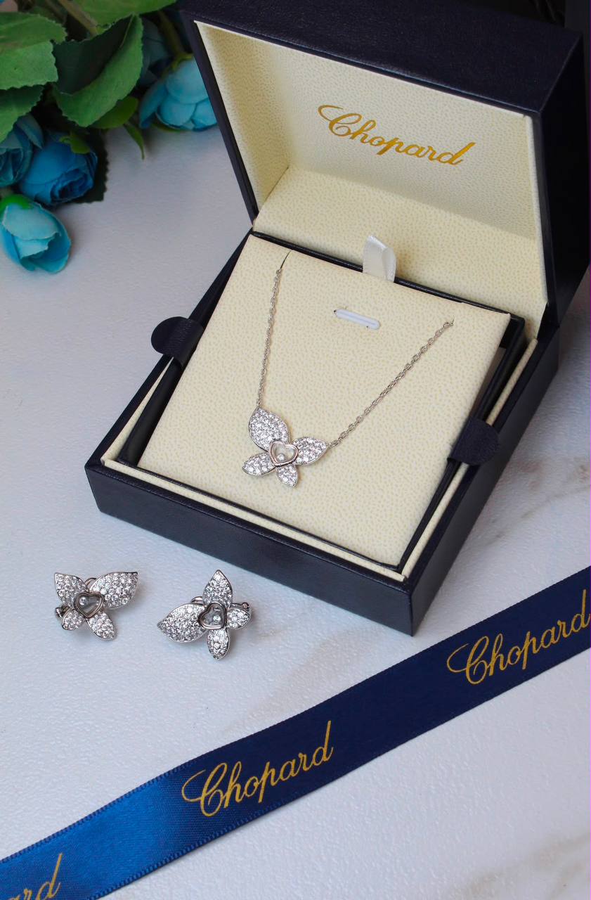 Chopard 💙
 HAPPY BUTTERFLY X MARIAH CAREY
Necklace & Earings
↗️ *# Super Master Quality ®️*

Necklace with Earings
*190 dhs✅* with *Normal* Box 

*230 dhs✅* with *Orignal* Box

Zain209
♥️♥️♥️