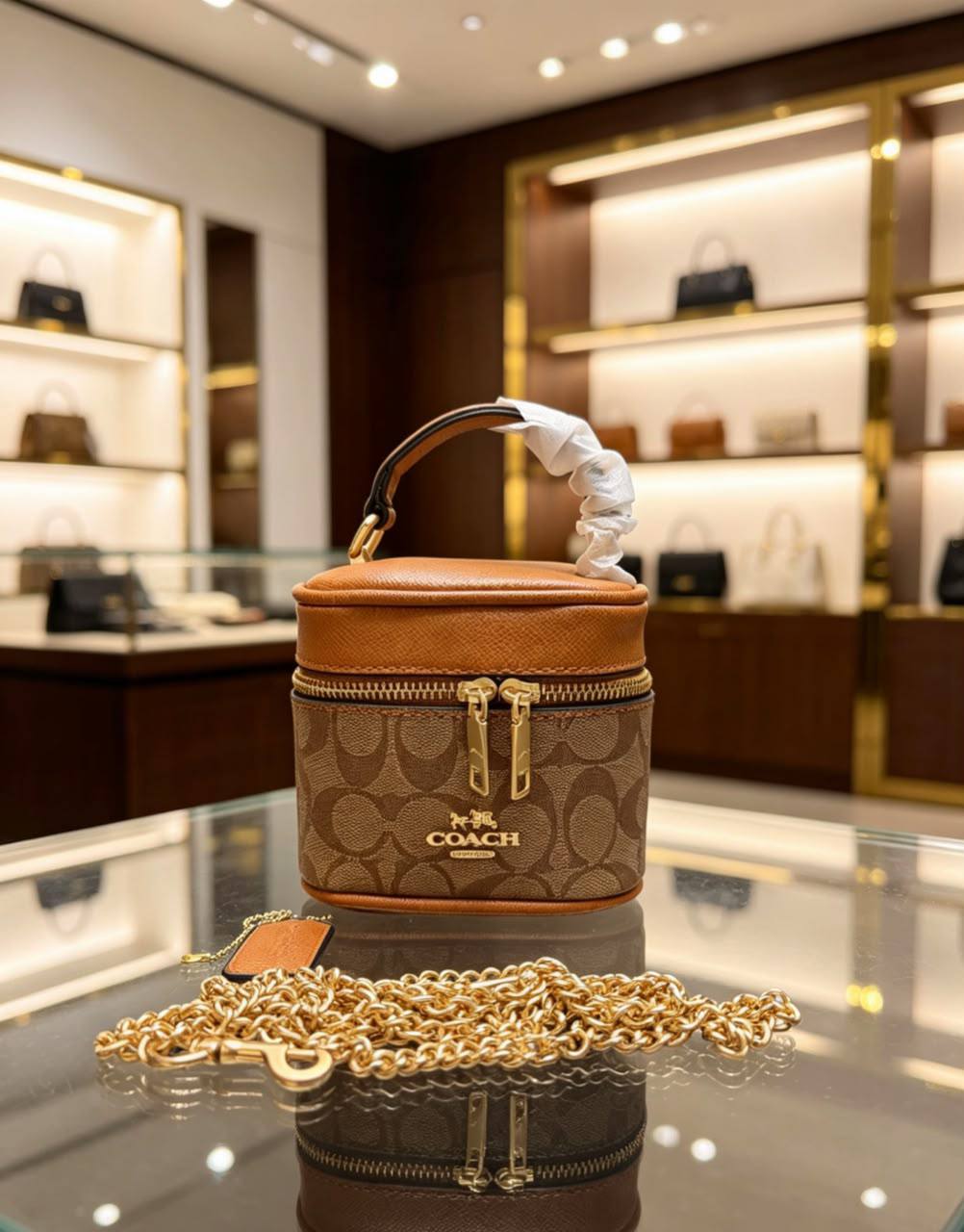 Coach 
85 dhs✅✅ 
with box

Zain07
♥️♥️♥️