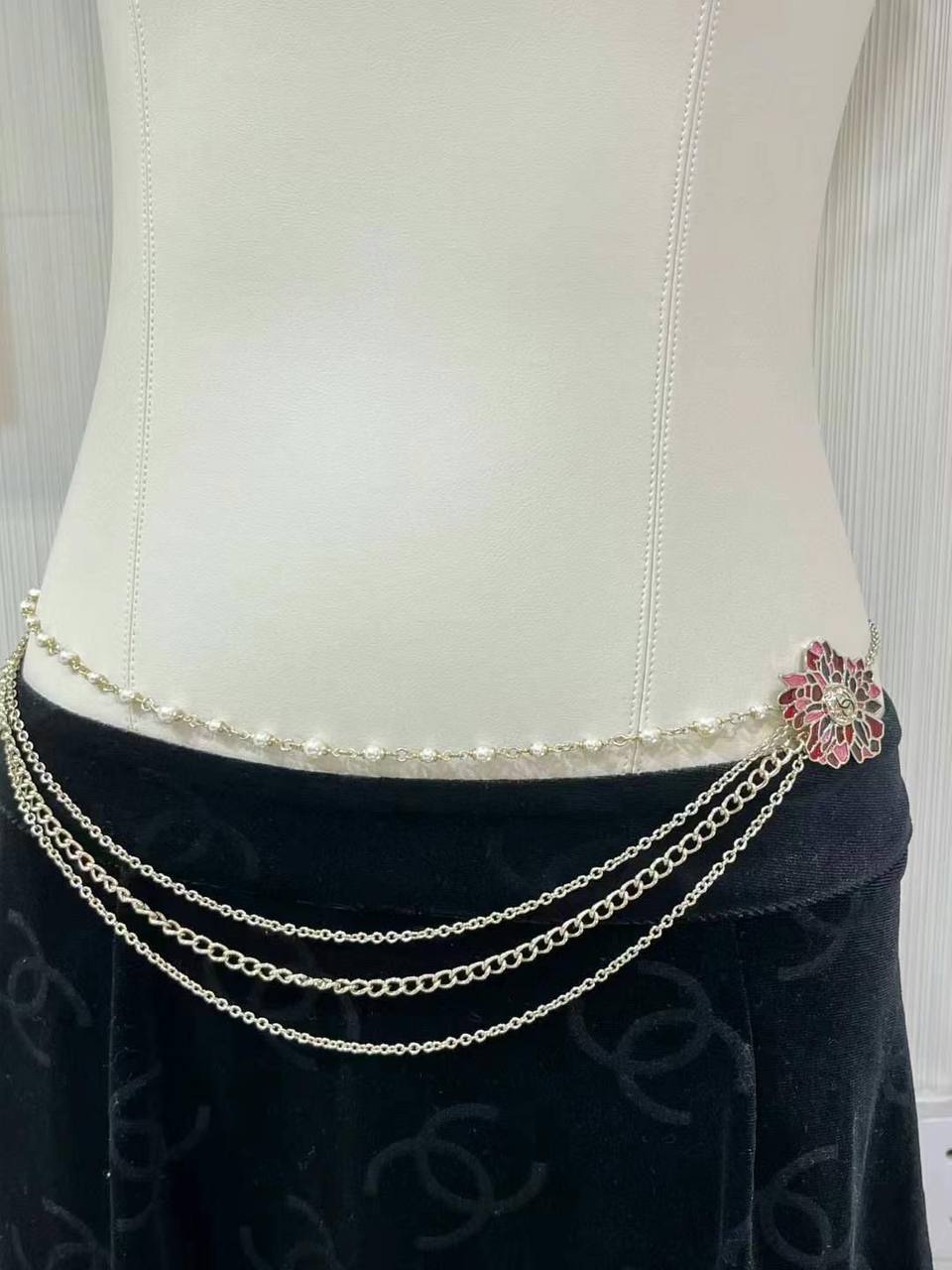 Necklace /// Belt
140 dhs🪙💕
With Box And Paper Bag
🎁🎁🎁

Zain89
♥️♥️♥️