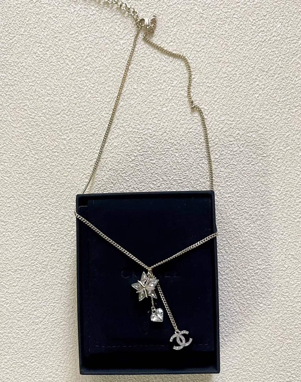 CHANEL 
Necklace 😍
Earring 🦋
Master quality 💯
With normal boxes 🗃️ 
100 dhs🇦🇪🇦🇪

With master box 📦 
120 dhs🇦🇪🇦🇪

Zain216
♥️♥️♥️