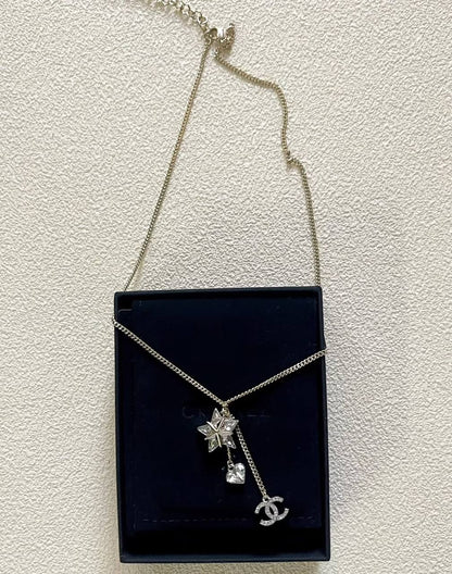 CHANEL 
Necklace 😍
Earring 🦋
Master quality 💯
With normal boxes 🗃️ 
100 dhs🇦🇪🇦🇪

With master box 📦 
120 dhs🇦🇪🇦🇪

Zain216
♥️♥️♥️