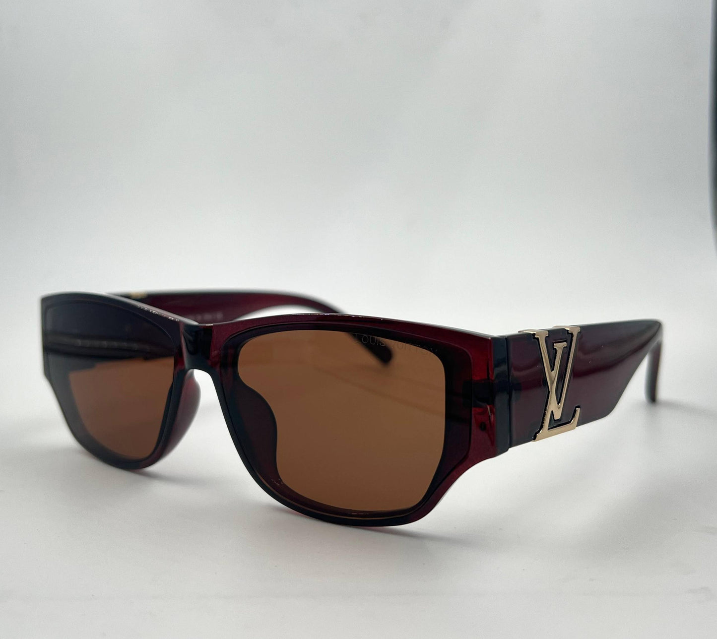 LV
Sunglasses 🕶️ 
good quality 💯
With master box 🗃️ 
50 dhs❤️

Zain273
♥️♥️♥️