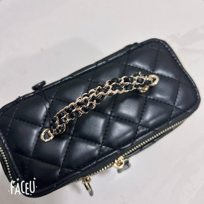 Chanel
19*12*9 cm

With box
🎁🎁🎁

95 dhs🪙🌨️

Zain17
♥️♥️♥️
