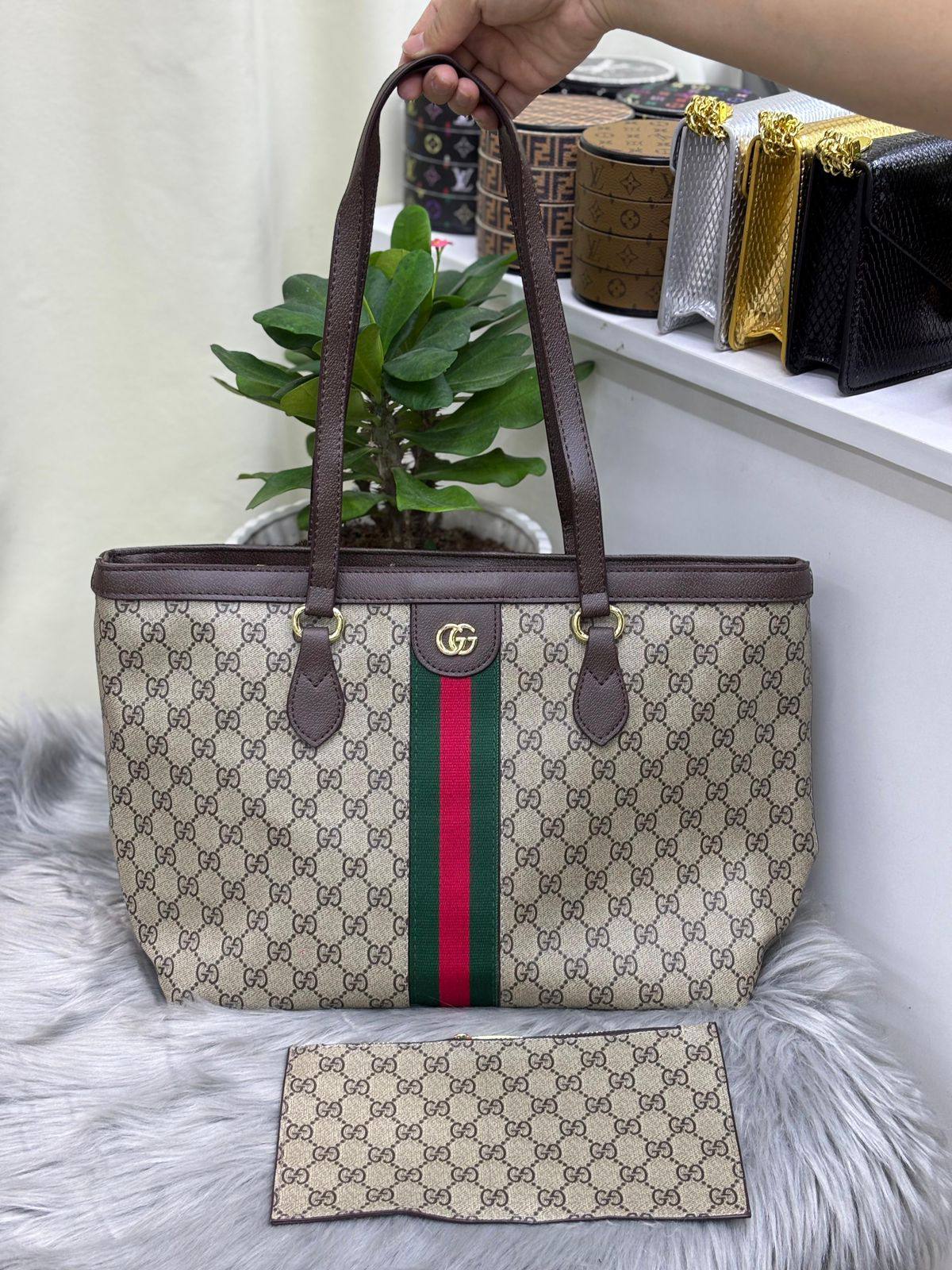 GUCCI
SIZE  ……… 34CM 🥰
85 dhs❤️

Zain244
♥️♥️♥️