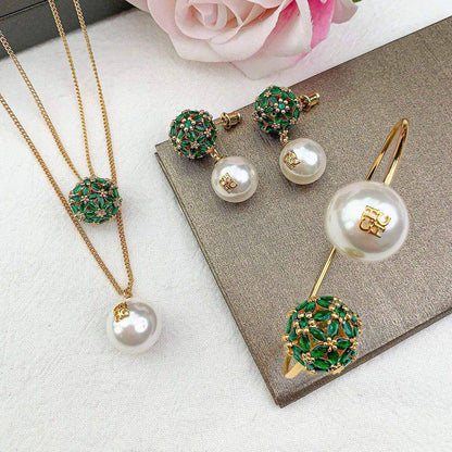 CH SET 💫✨
MASTER NECKLACE
EARRING BANGLE
WITH BOX AND PAPER BAG🎁🛍️
180 DHS🇦🇪🇦🇪

Zain89
♥️♥️♥️