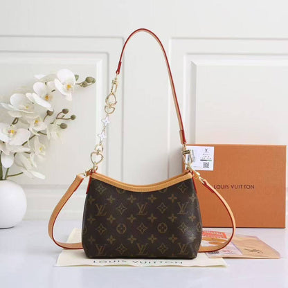 Lv  
size :22×17×8  
90 dhs🪙🌨️

Zain114
♥️♥️♥️