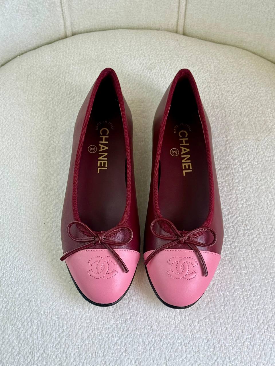 Chanel
Super *AAA* *+* Quality 💯 
With original packing🎁🎁
SIZE:36and42
Available now
450 dhs💓

Zain309
♥️♥️♥️