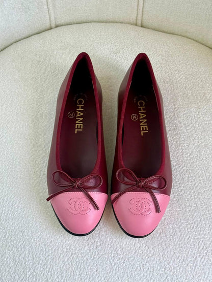 Chanel
Super *AAA* *+* Quality 💯 
With original packing🎁🎁
SIZE:36and42
Available now
450 dhs💓

Zain309
♥️♥️♥️
