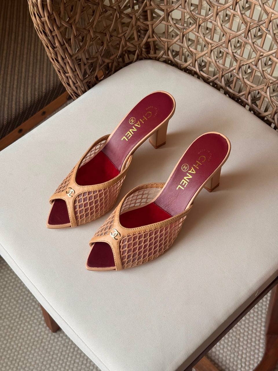 CHANEL
✨ New Collection
👠 36–41
💎 Premium Quality
🔥 Super Master
450 dhs✅

Zain198
♥️♥️♥️