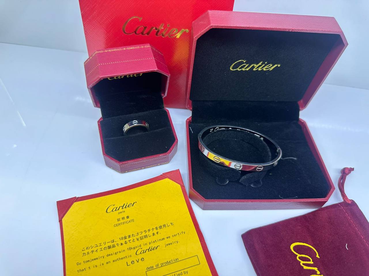 Stainless steel SET 💯
Bangle love and nail. 🦋
(Size bangle nail 14,15,16,17,18,19)
(Love bangle 14,15,16,17,18,19,20)
Non tarnish 💯
Love ring 💍 
(Size 6,7,8,9)
With black boxes 📦 
20 dhs🪙💕
With normal boxes 📦 
And paper bag 🛍️
30 dhs🪙💕
With sam