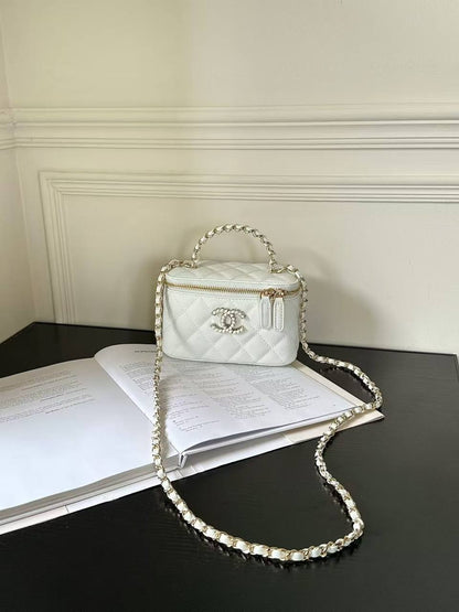 Chanel
withbox 
95 dhs🇦🇪🇦🇪

Zain143
♥️♥️♥️