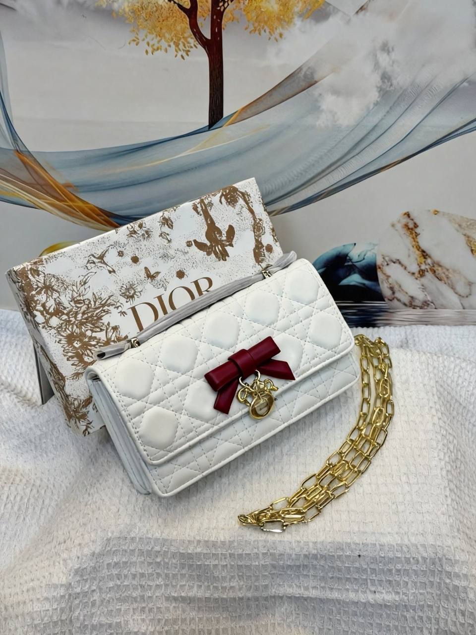 DIOR
Best quality with box
110 dhs💓
size 21CM

Zain290
♥️♥️♥️