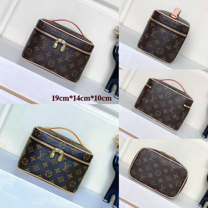 LOUIS VUITTON

 NEW CAME

 GOOD QUALITY 
WITH BOX 

BIG SIZE         105 dhs
MEDUIM SIZE 100 dhs
SMALL SIZE  95 dhs 


Zain39
Zain295
♥️♥️♥️