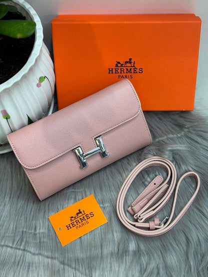 HERMES 
SIZE………. 20CM🌷

85 dhs🪙🌨️

with BOX✅

Zain244
♥️♥️♥️