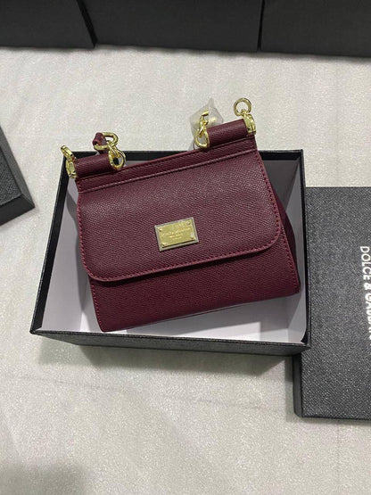 D&G

110 dhs

With box

Zain143
♥️♥️♥️