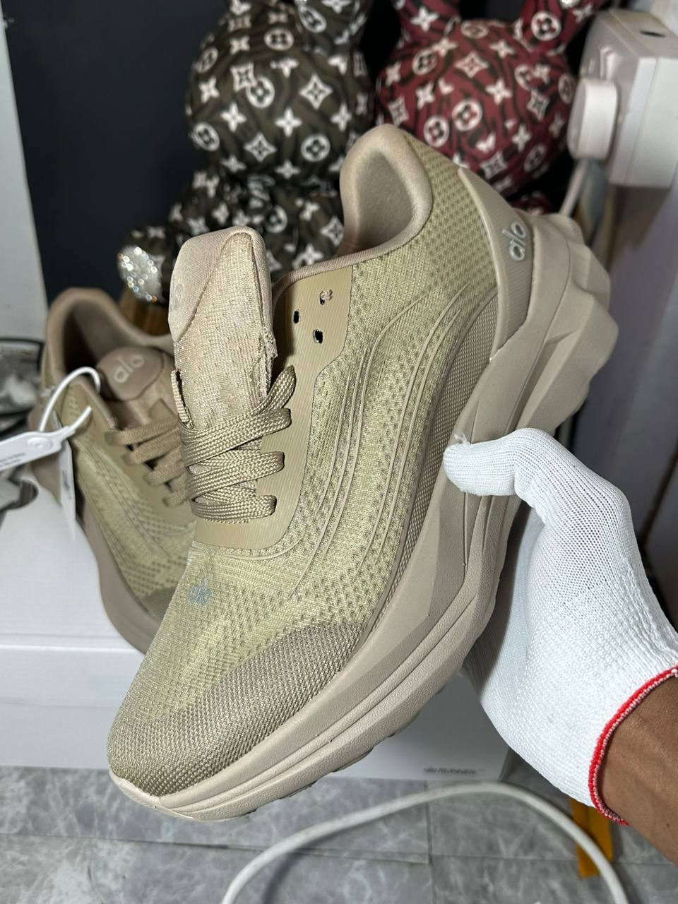 Alo Runner "Gravel"
36-45 AVAILABLE 🤩
180 dhs❣️

Zain242
♥️♥️♥️