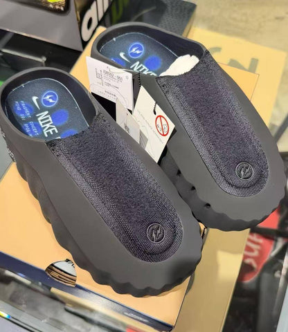 Nike Slippers, 
High Quality 
Size40To 45
150 dhs💓

Zain120
♥️♥️♥️