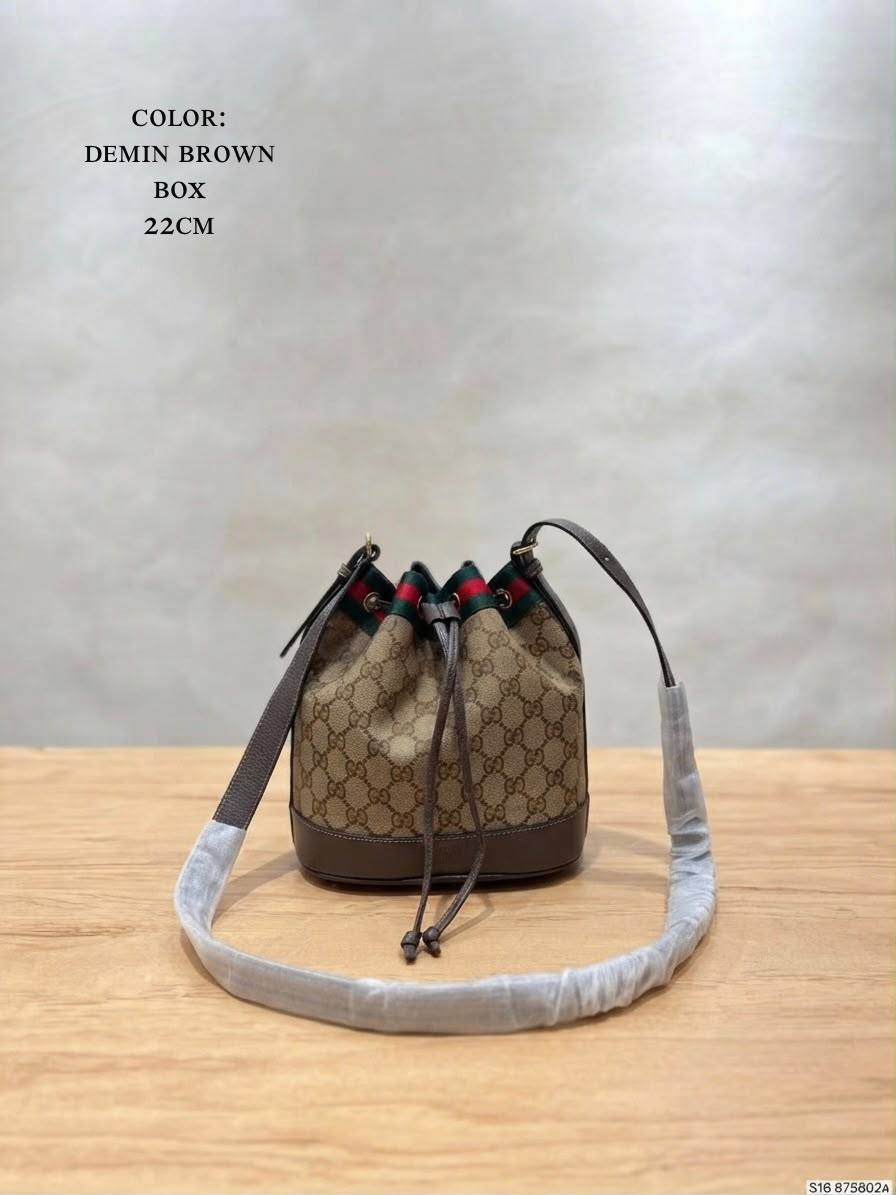 Gucci ʙᴜᴄᴋᴇᴛ ʙᴀɢ
ʜᴀɴᴅʙᴀɢ/ ʟᴏɴɢ sᴛʀᴀᴘ
Fʀᴏɴᴛ ʟᴏɢᴏ sɪʟᴠᴇʀ ʜᴀʀᴅᴡᴀʀᴇ 
ᴡɪᴛʜ ᴍᴀʀʀᴏɴ ʙᴏx
Cᴀɴᴠᴀs 
Sɪᴢᴇ: 22ᴄᴍ
130 dhs🇦🇪🇦🇪

Zain56
♥️♥️♥️