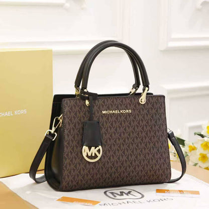 MK 
Good Quality 
With Box 
🎁🎁🎁

100 dhs✅

Zain250
♥️♥️♥️