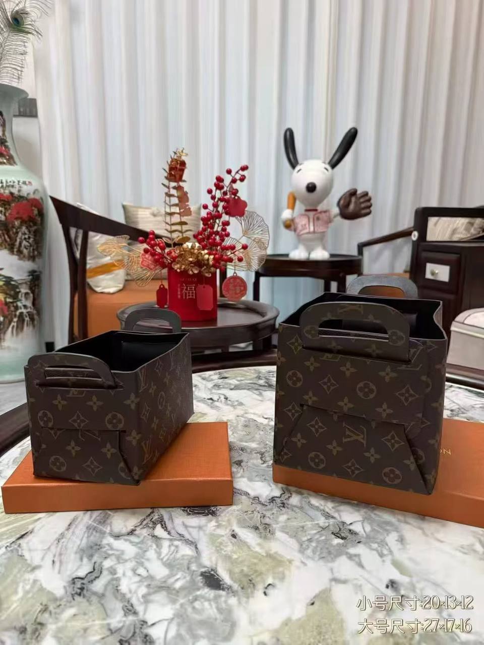 LV   
storage box
Size  big   28×18×17cm
Small    21×13×13cm
    High quality
90 dhs✅
Chose size 👍

Zain04
♥️♥️♥️