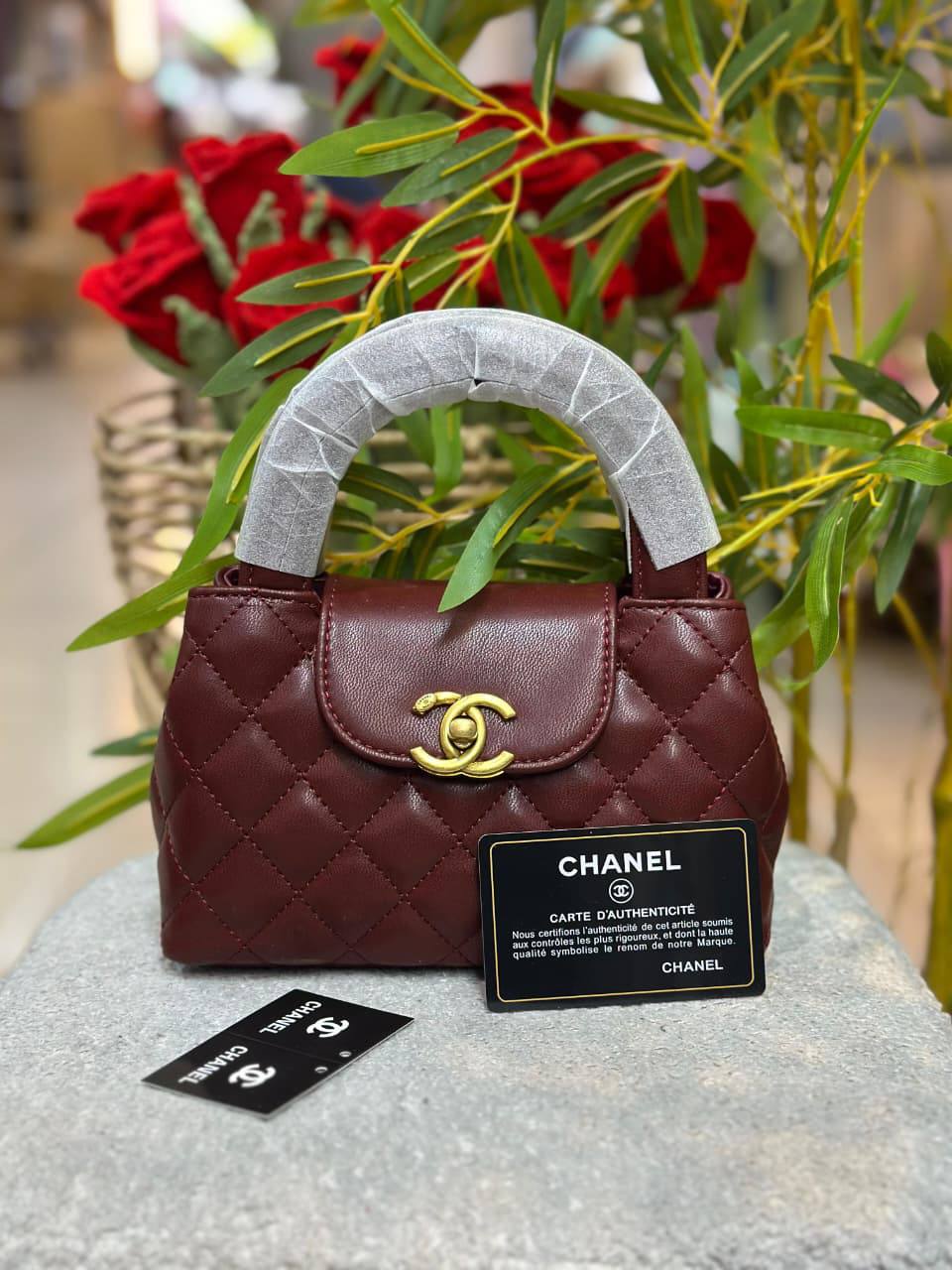 Chanel
Good quality 
with box 🎁🎁🎁

90 dhs💓

Zain186