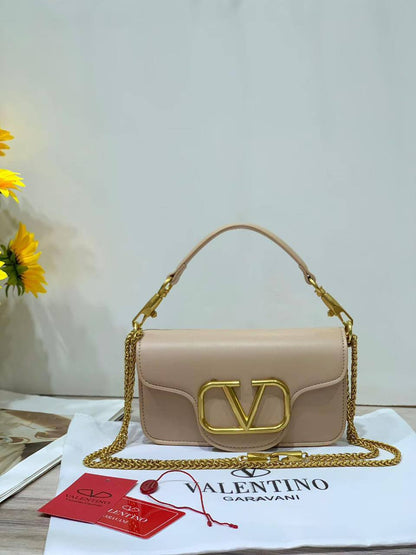 ❤️ Valentino Loco
1️⃣ First quality +🎁
Size : 20 * 12  cm
100 dhs✅
with box 🎁

Zain115
♥️♥️♥️