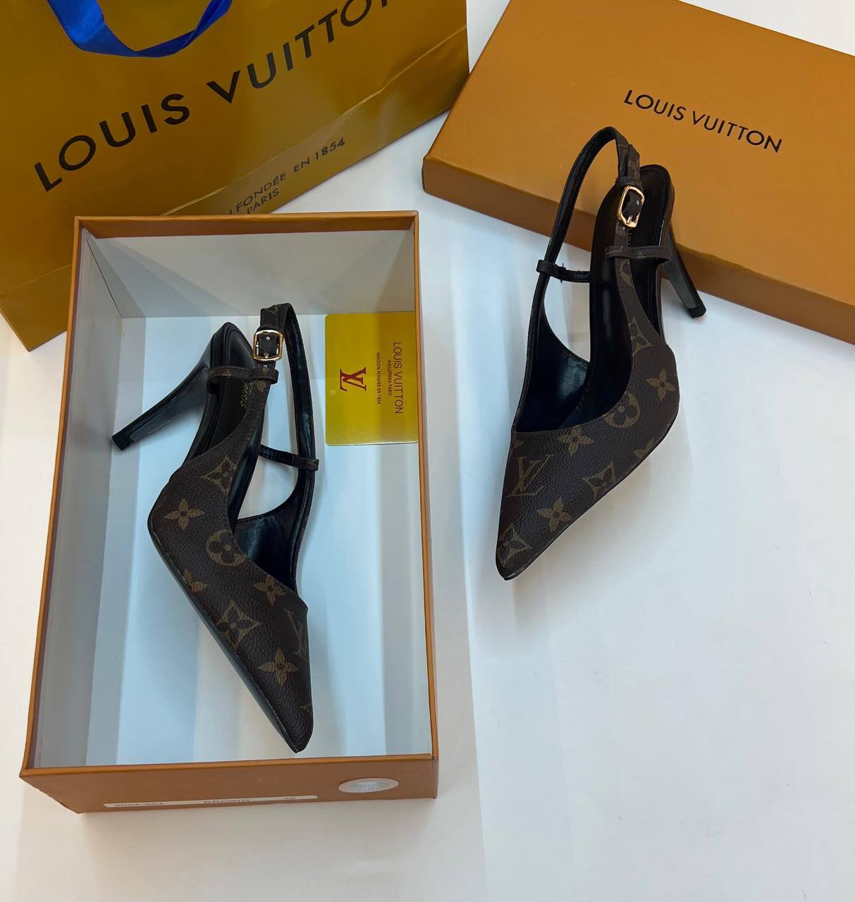 LV
Size 36-41
115 dhs🪙🌨️

Zain21
♥️♥️♥️
