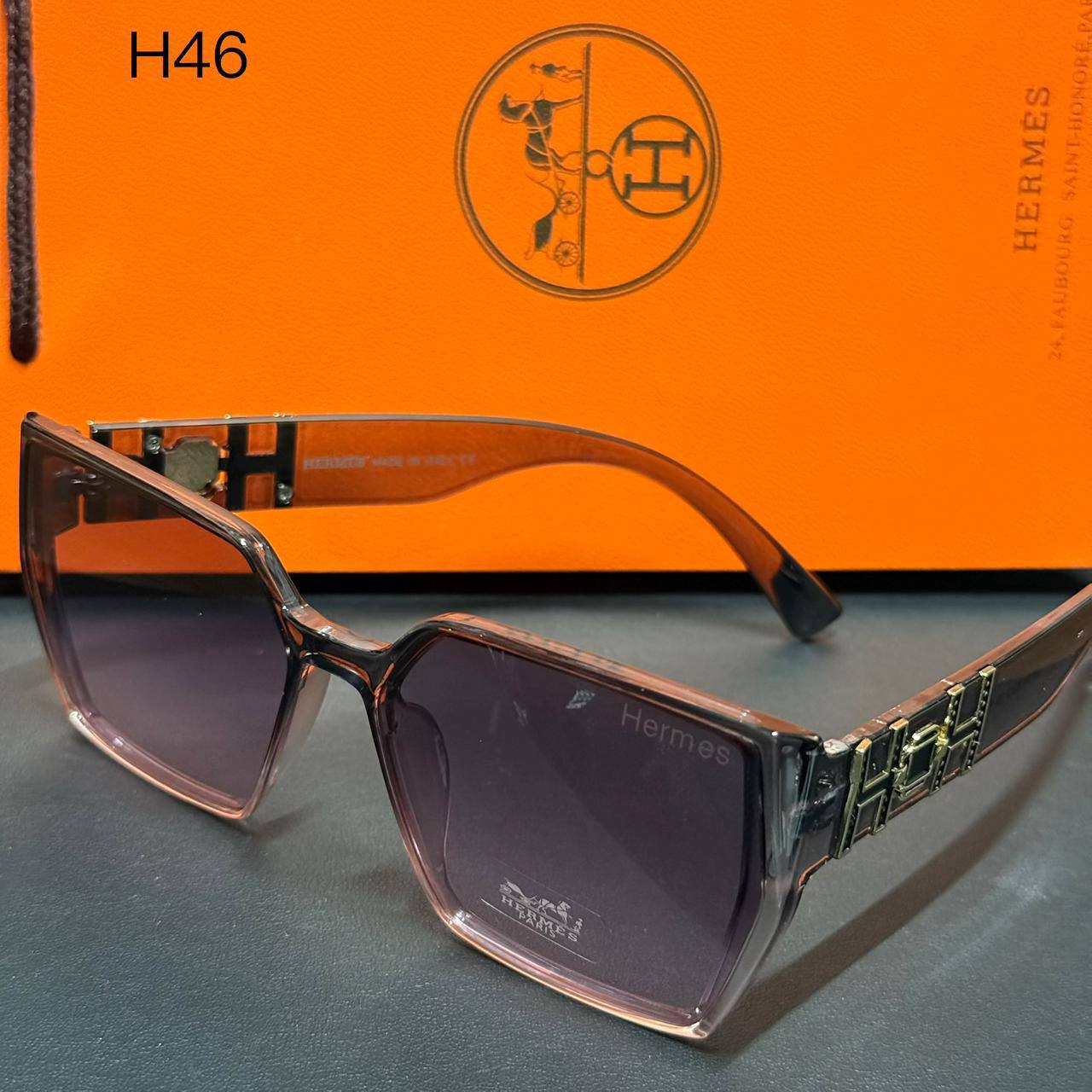 Hermes Sunglass* 
A+ Quality 
Offer price 

50 dhs🪙🌨️
with Master Box 🗃️

Zain48
♥️♥️♥️