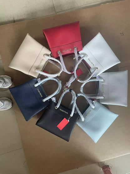 Valentino
115 dhs❤️ 
High quality 26Cm

Zain26
♥️♥️♥️