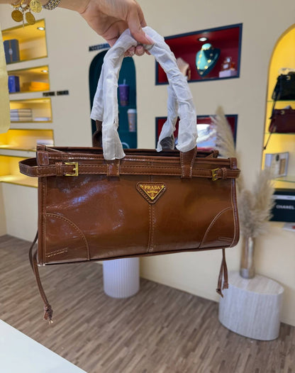 Prada 

High quality 

125 dhs

اطلبوها من الوتس المثبت في الأعلى👆🏻👆🏻

تواصلو معنا 👈🏻 Zain 
For order WhatsApp pinned 👆🏻

♥️♥️♥️