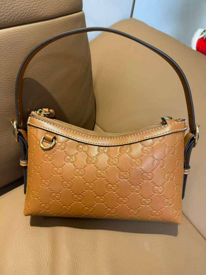 Gucci 
with box
good quality
100 dhs✅

Zain203
♥️♥️♥️